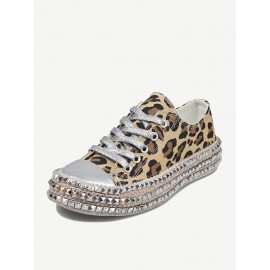 Plus Size Fashion Canvas Rivet Decoration Slip Resistant Flat Causal Shoes