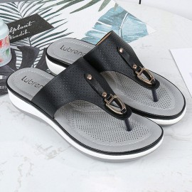 Women Summer Metal Decoration Flip Flops Comfy Clip Toe Sandals